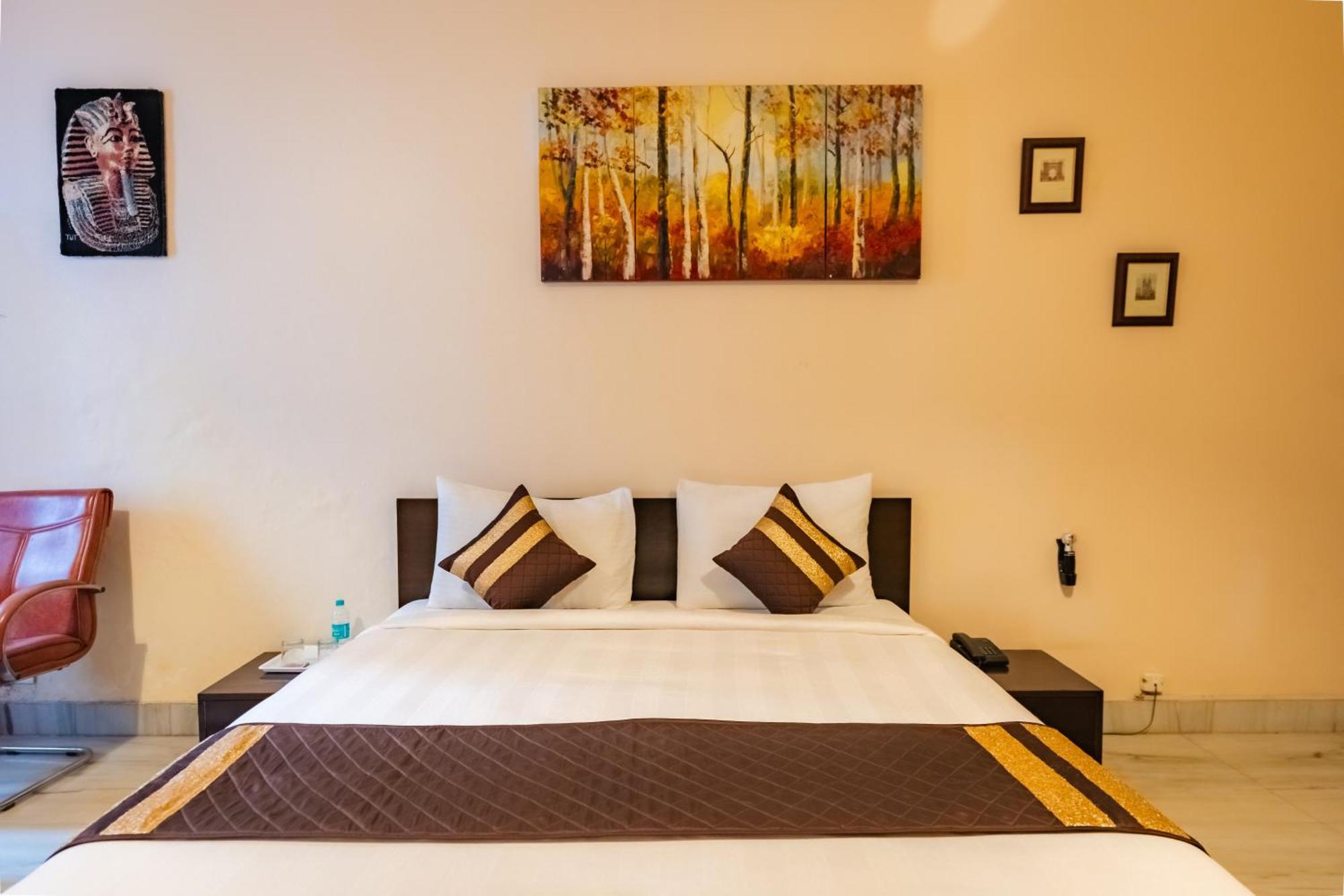 Saffron Leaf W567 Hotel Dehradun Exterior photo