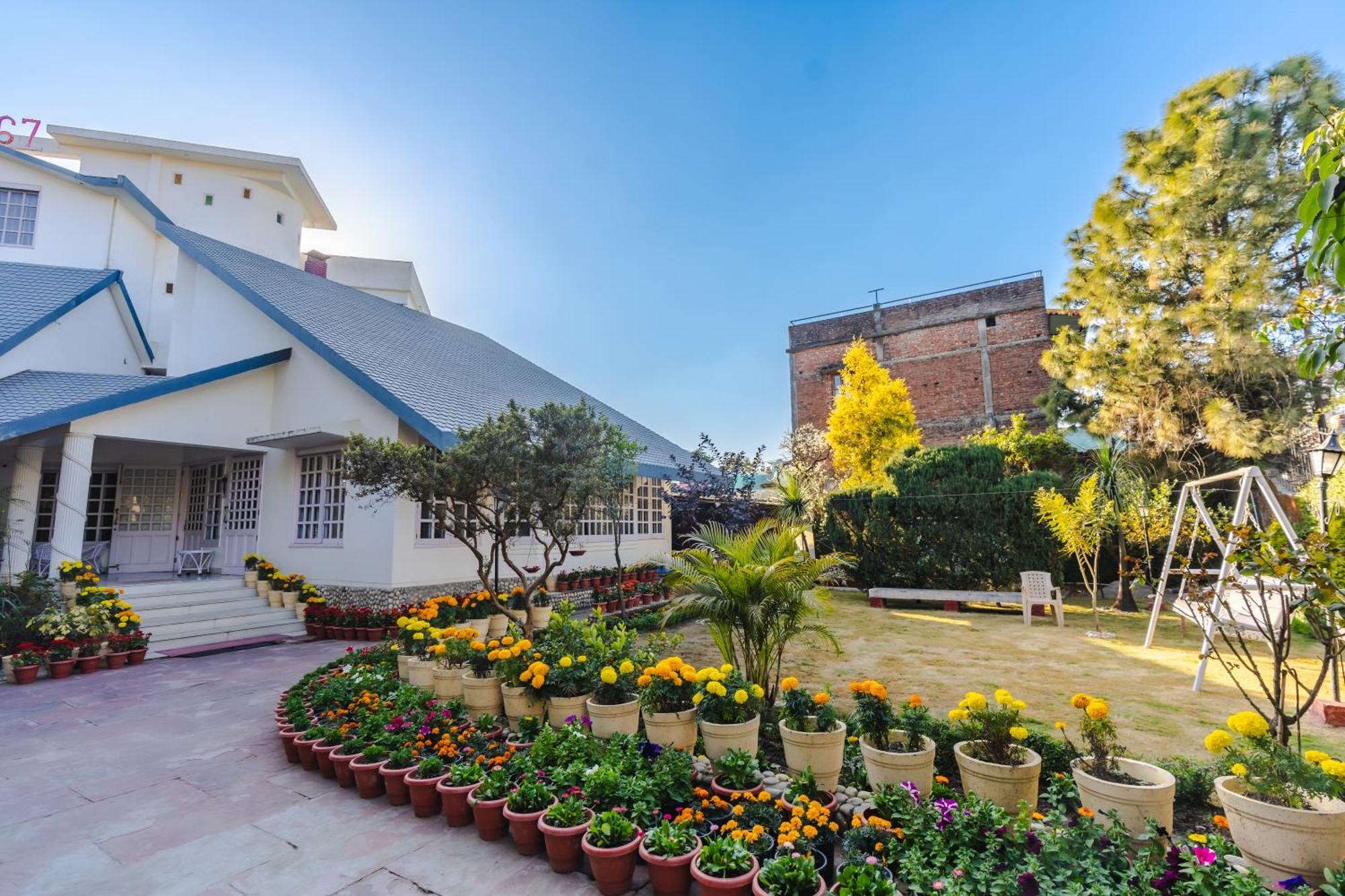 Saffron Leaf W567 Hotel Dehradun Exterior photo